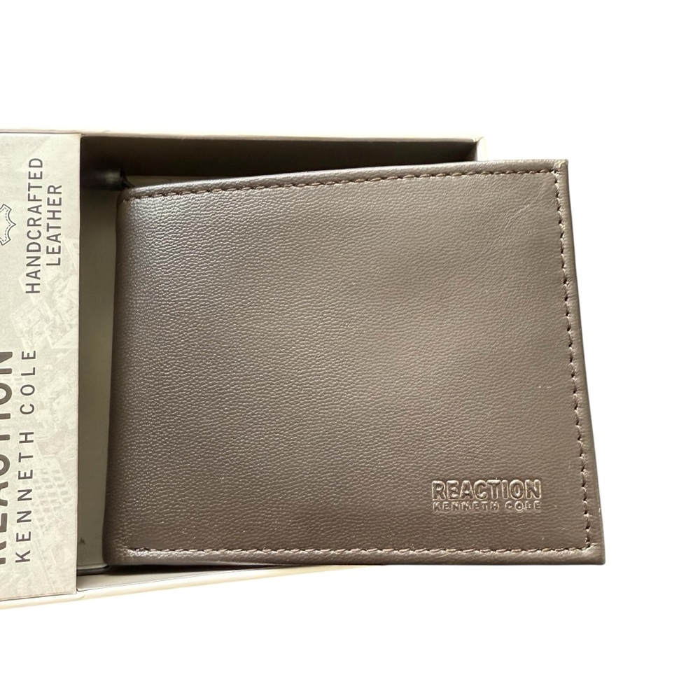 Kenneth Cole Reaction Brown Leather Bifold Wallet NIB Classic Heritage